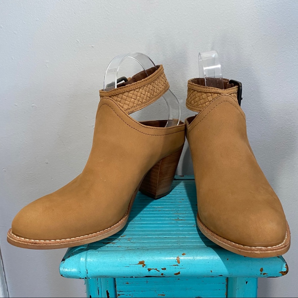 Crevo Eva Leather Ankle Boot Size 9
